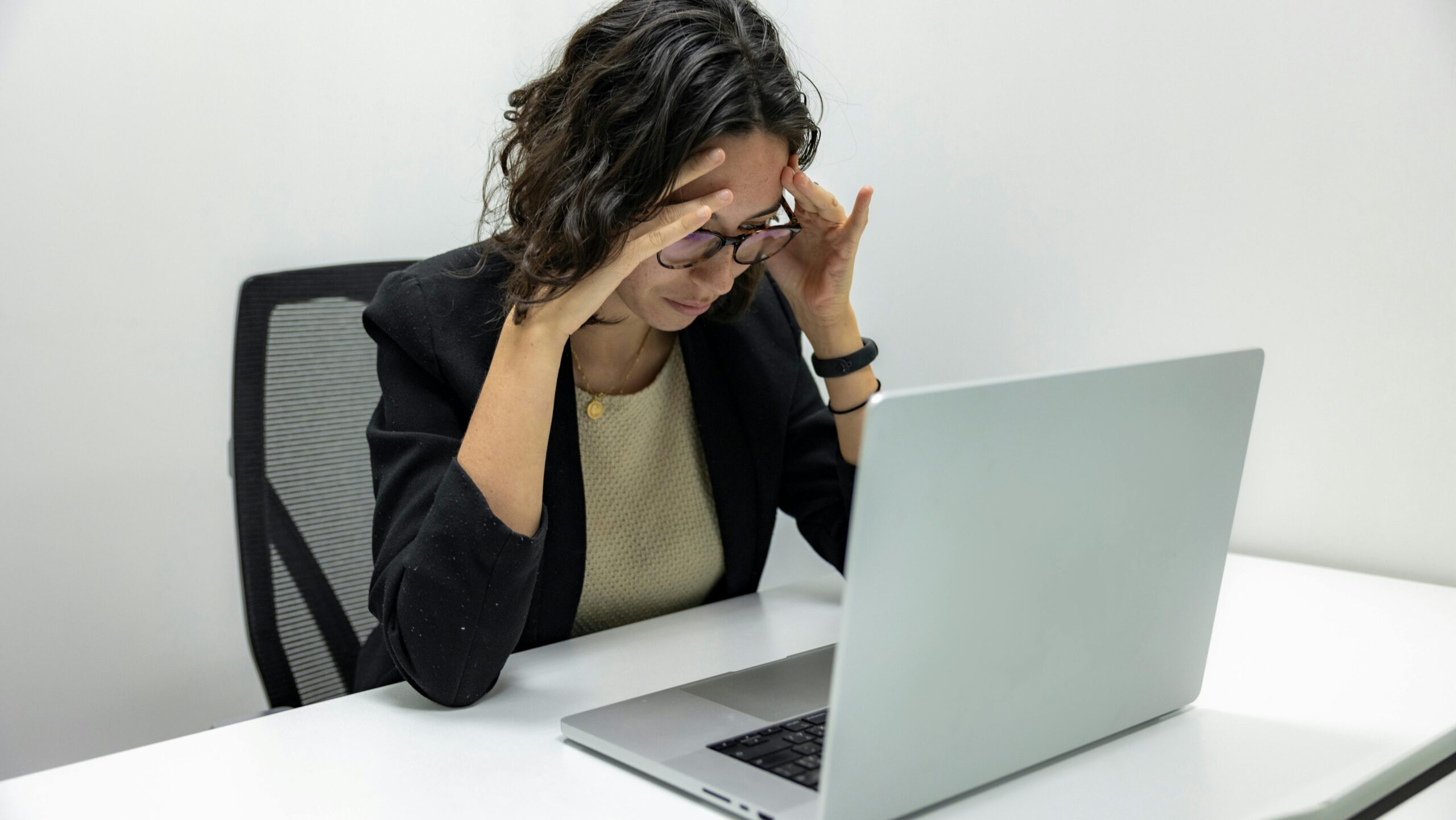 Top 6 Resume Mistakes in 2025: That Are Still Costing People Interviews